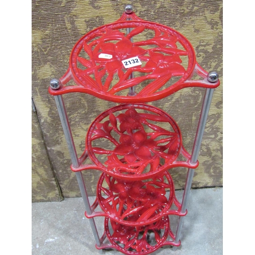 2132 - A good quality contemporary polished and painted steel four tier floor standing saucepan stand with ... 