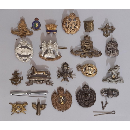 1783 - Airbourne Jump wings pin, Kreigsmarine pin, several regimental badges, Yorkshire, Royal Scots Greys,... 