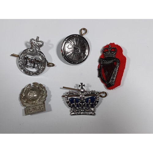 1819 - A mixed collection of Constabulary and other uniform badges to include various shields County and ot... 