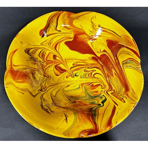 1077A - French slipware platter dish, 30 cm in diameter (signed)