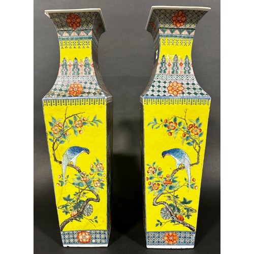 1040 - Pair of large (59cm tall) Chinese Famille Rose square form vases, Qing dynasty, with each sides mirr... 