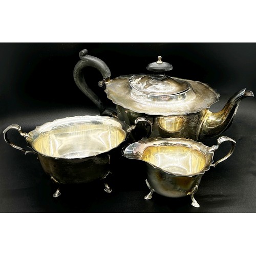 235 - A three piece silver tea service, Birmingham 1902, maker Barker Brothers Silver Limited, 17.5 ozs ap... 