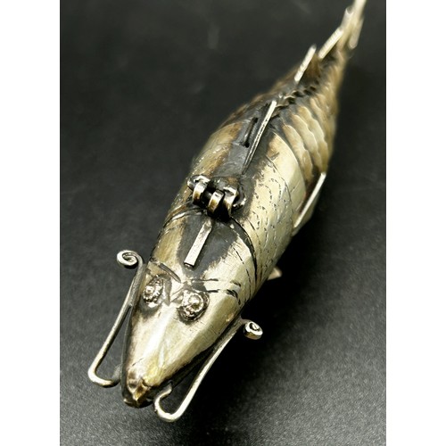 292 - A silver metal articulated fish 'pike', pill box with a hinged head, 12 cm long approximately