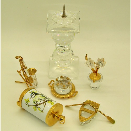 163 - Two Swarovski crystal animals a giraffe and a Heron, a further group of Swarovski miniature pieces w... 