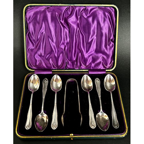 271 - A green leather cased set of six silver teaspoons and a sugar tong, Sheffield 1900 maker Richard Ric... 