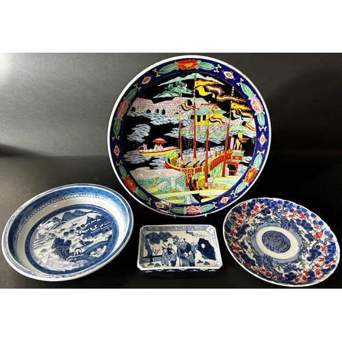 84 - Three circular Chinese porcelain dishes polychrome detail, and a further rectangular dish in blue an... 