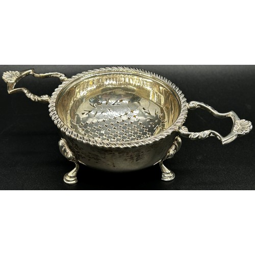 276 - A silver tea strainer on stand, Birmingham 1935 maker Adie Brothers Ltd, 14 cm wide, 3.5 oz approxim... 