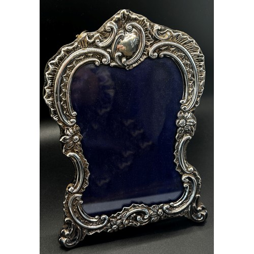 280 - A silver Rococo design photo frame with a scrolled frame opening 13 cm x 8.5 cm approx