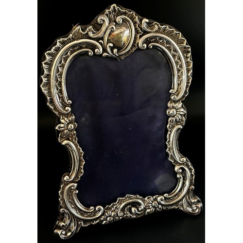 280 - A silver Rococo design photo frame with a scrolled frame opening 13 cm x 8.5 cm approx