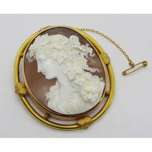 385 - Good quality 19th century 9ct cameo brooch depicting a classical female, possibly Queen Omphale, wit... 