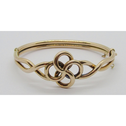 392 - Edwardian Celtic style 9ct hinged bangle, 11.6g