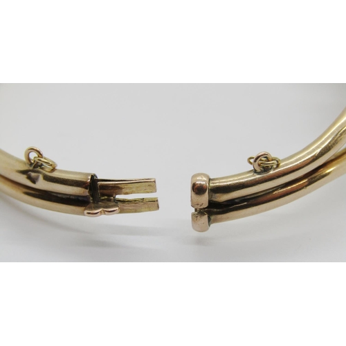 392 - Edwardian Celtic style 9ct hinged bangle, 11.6g