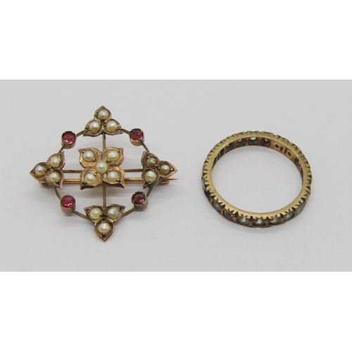 395 - Antique 9ct pearl and garnet quatrefoil brooch, 2.4g and a 9ct white stone eternity ring (af), 1.6g ... 