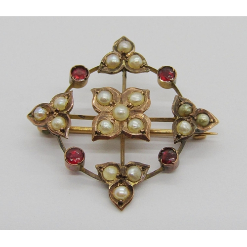 395 - Antique 9ct pearl and garnet quatrefoil brooch, 2.4g and a 9ct white stone eternity ring (af), 1.6g ... 