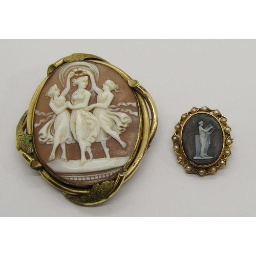 349 - Small 19th century yellow metal hardstone cameo brooch / pendant, the seed pearl set frame intersper... 