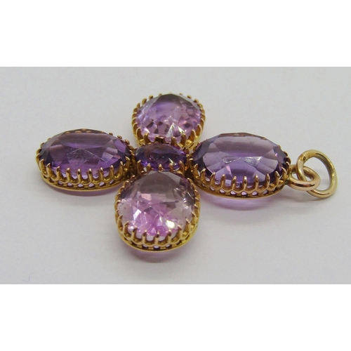 359 - 19th century yellow metal claw set amethyst cross pendant, 3.5 x 2.9cm approx, 4.2g