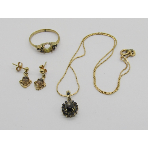 372 - Group of gold jewellery comprising a 14k cluster pendant set with a cabochon black star sapphire and... 