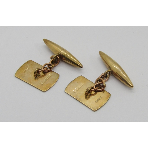 375 - Pair of 1960s 9ct cufflinks and a 9ct chain necklace, 7.5g total (3)