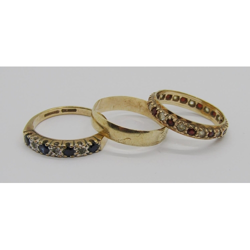 378 - Three vintage 9ct rings; a wedding ring with engraved detail and two gem set dress rings, 7.6g total... 