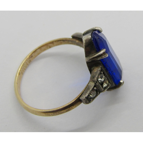 391 - Group of antique jewellery comprising an Art Deco style 9ct gold and silver dress ring, a further dr... 