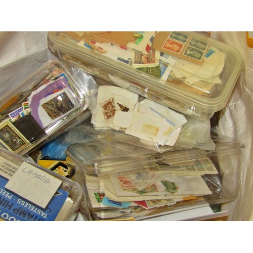 887 - Mixed worldwide collection, packets of loose stamps all to be sorted