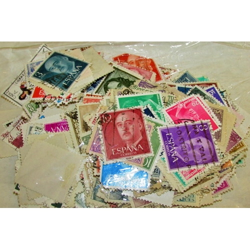 870 - A large quantity of mainly commonwealth mint and used stamps QV-QE11 sorted into envelopes. Superior... 