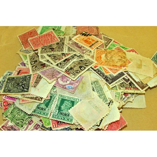 870 - A large quantity of mainly commonwealth mint and used stamps QV-QE11 sorted into envelopes. Superior... 