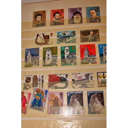 872 - A Great Britain collection housed in 2 stock books and SG printed album. QV-QE11 Large quantity of Q... 