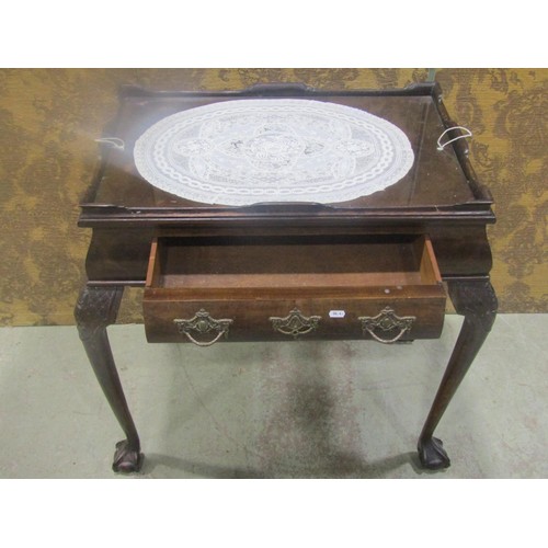 1238 - A reproduction Georgian style walnut silver table with rectangular tray top over candle slides and f... 