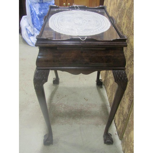 1238 - A reproduction Georgian style walnut silver table with rectangular tray top over candle slides and f... 