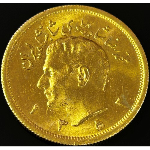 485 - Iran: Kingdom of Mohammad, Rena  a 2 1/2 Pahlavi gold coin.