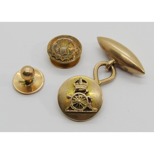 313 - Group of antique 15ct jewellery comprising a single Royal Artillery cufflink and two dress studs, 7.... 