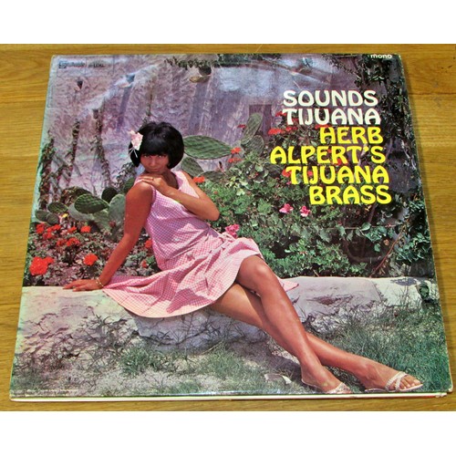 862 - Collection of easy listening LPs from the 50s and 60s to include Jim Reeves, Harry Secombe, Nat King... 