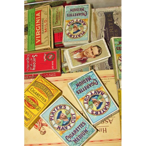 884 - Collection of cigarette cards (one tin full) A large collection of vintage cigarette cards, Wills / ... 