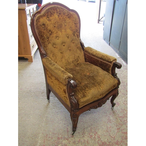 1408 - A good quality William IV mahogany drawing room chair with carved and shaped outline, scrolled arms,... 