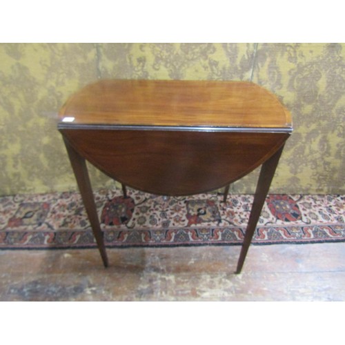 1488 - A Georgian mahogany oval Pembroke table with crossbanding and string inlay incorporating a frieze dr... 