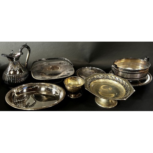 207 - A four piece silver plated tea service, a silver plated water jug, together with a cake stand, a tur... 