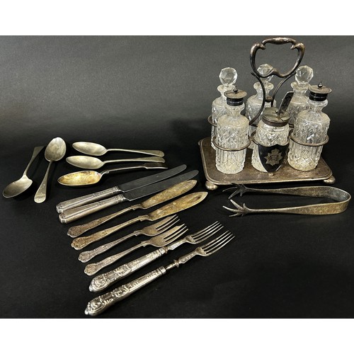 220 - A mixed selection of silver plated items, including a scalloped edged salver, a galleried drinks tra... 