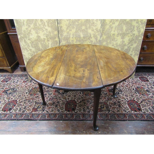 1539 - A Georgian mahogany pad foot drop leaf dining table (to seat 6)