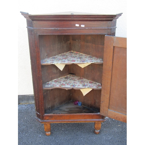 1352 - Georgian oak hanging corner cupboard enclosed by an arched and panelled door within reeded corners e... 