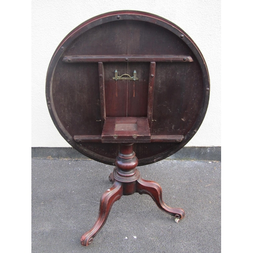 1369 - Victorian mahogany breakfast table with circular top on a turned pillar and carved tripod base, 105c... 