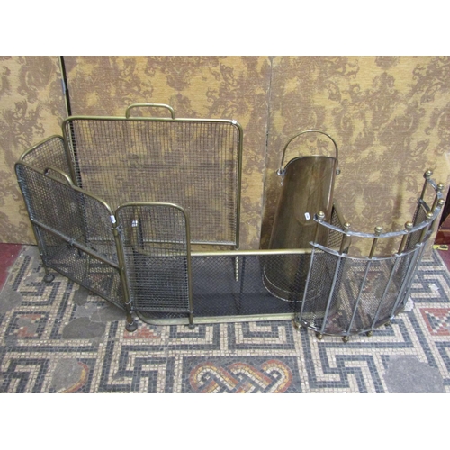 1074 - A small 19th century wirework fender with brass rail and curb, 31 cm high x 76 cm wide x 34 cm deep ... 