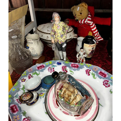 144 - A miscellaneous collection to include a Victorian meat plate, a 19th century Meissen style porcelain... 