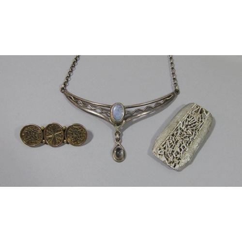 433 - Collection of costume jewellery to include a University College Hospital white metal nurses buckle w... 