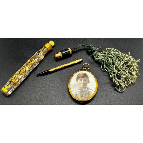 455 - Vintage Flamidor Paris ladies miniature lighter with brass casework, shagreen panel and green tassel... 