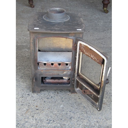 1400 - A small Arada cast iron log burner, 32cm wide x 46cm wide x 30cm deep