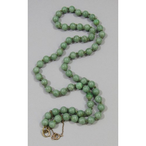 423 - Jade bead necklace with yellow metal clasp, 66cm L approx, plus a small quantity of costume jeweller... 