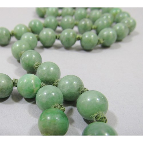 423 - Jade bead necklace with yellow metal clasp, 66cm L approx, plus a small quantity of costume jeweller... 