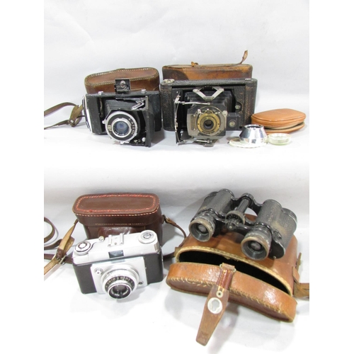 627 - A vintage Ilford Sportsman camera, with leather case, a Kinax vintage camera, an Eastman Kodak vinta... 