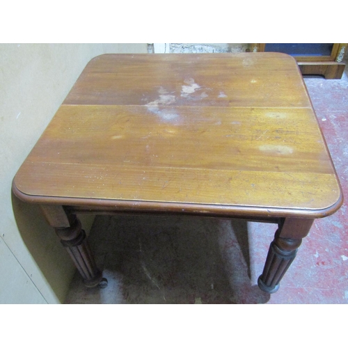 1380 - Victorian mahogany pull-out extending single leaf dining table of rectangular form, with moulded out... 